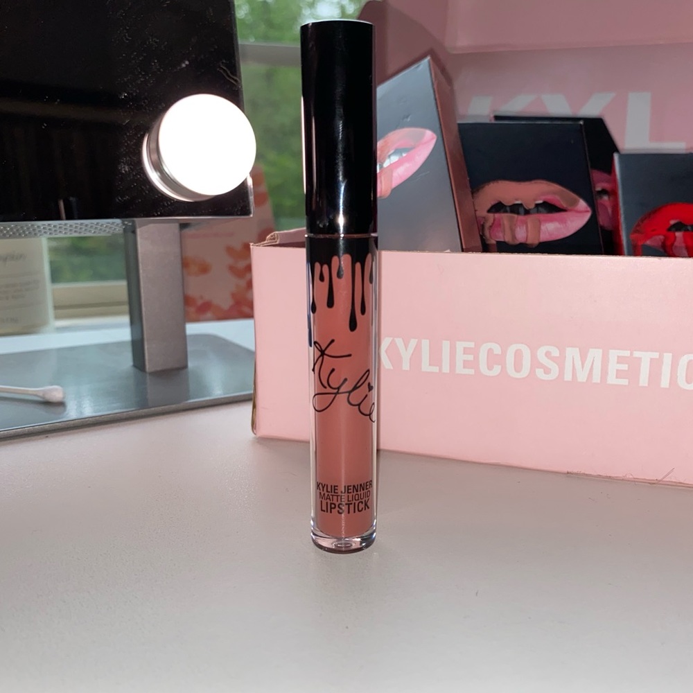 Kylie Matte Liquid Lipstick (Color: Twenty)
